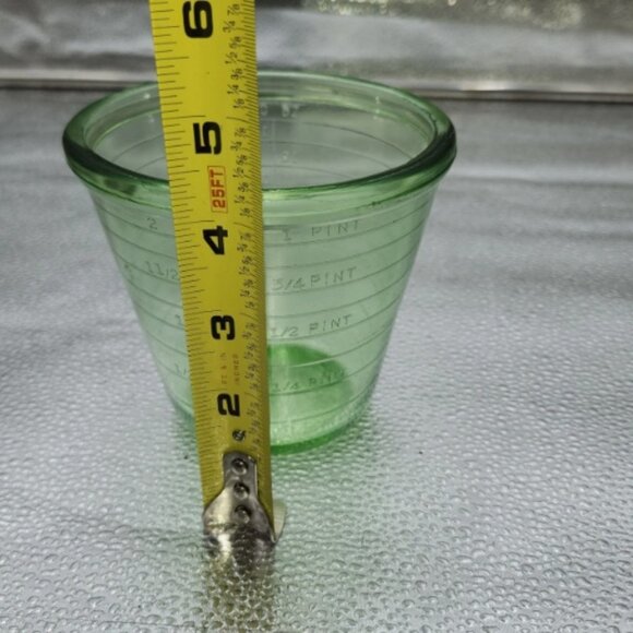 Hazel Atlas Green Depression Glass 2 Cup Measuring Cup Uranium glows black light - Picture 5 of 8